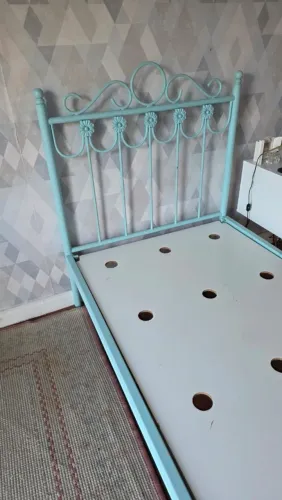 Cama de solteiro em serralharia super resistente