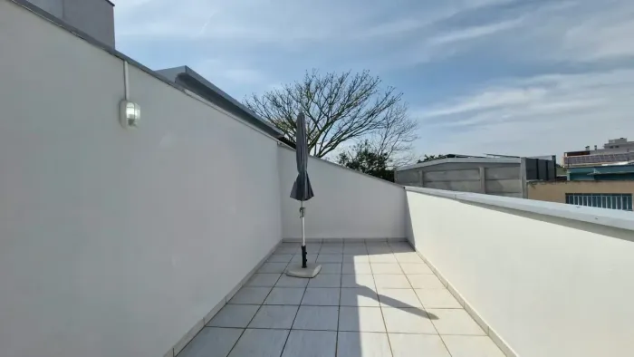 Duplex para aluguel tem 104 metros quadrados com 2 quartos em Capão da Imbuia - Curitiba -