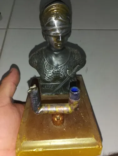 Busto decorativo ( em metal)