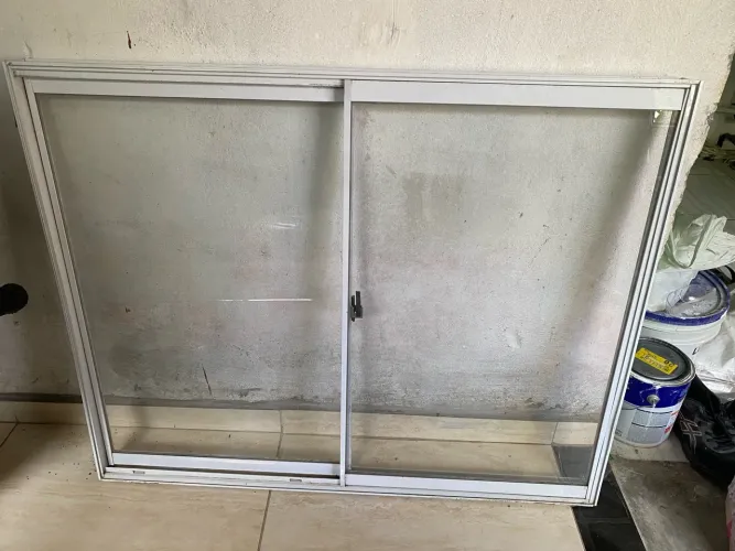 Janela de vidro alumínio branco