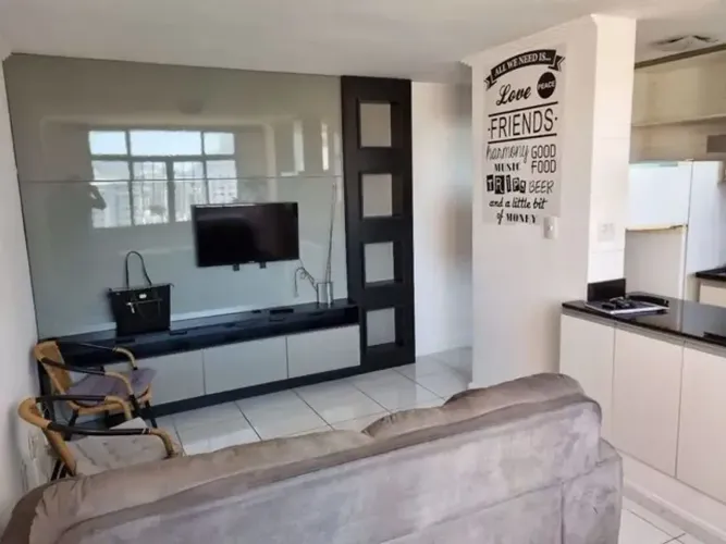 BS IMOBILIARIA VENDE Ótimo apartamento todo reformado e mobiliado de 02 quartos, banheiro 