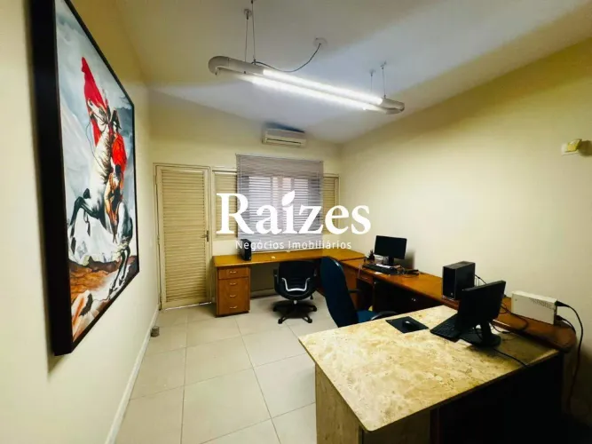 Imóvel Comercial de Alto Padrão no bairro Cazeca com 340m², Arquitetura Romana, 5 Vagas e