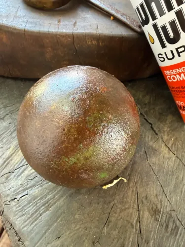 Bola de ferro desconhecida 