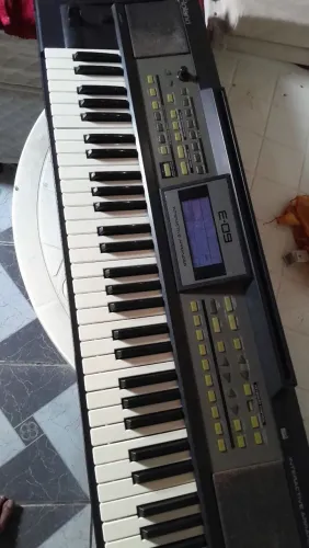 Vende-se esse teclado