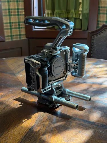 Sony FX3 + Cage Tilta V2