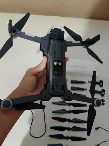 vendo drone SJRC f22s duas baterias e 11 hélices reservas tudo da foto
