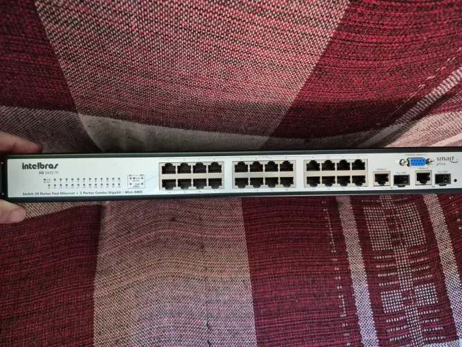 Switch Gerenciável Intelbras 26 Portas (Ideal para Provedor, Lab de TI e Empresas)