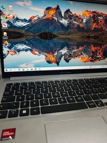 Notebook Asus Vivobook 15 Ryzen 7 5825U 16GB RAM SSD 1TB - Estado de Novo