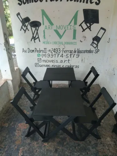 mesas e cadeiras tudo dobrável.