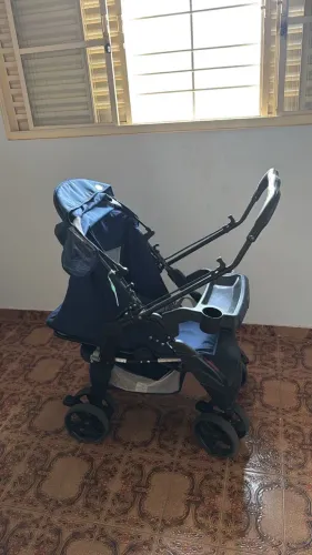Vendo carrinho de bebê 