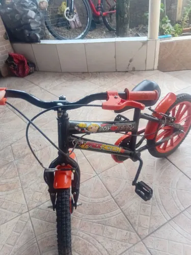 Vende uma bicicleta infantil semi nova