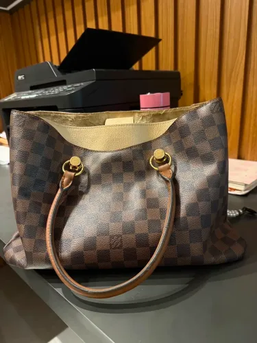 Louis Vuitton Artsy MM na estampa Damier Ebene