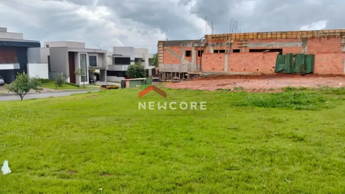 Lote em condomínio em Avenida Júlio Cassola - Alphaville Nova Esplanada - Votorantim/SP