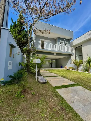 Linda casa a venda no condomínio Nova Paulista em Jandira - SP