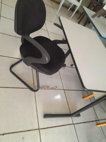MESA COM CADEIRA