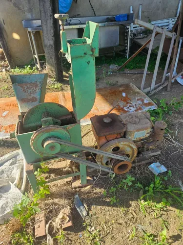 Ensiladeira Nogueira DPM-1, e motor Diesel Yanmar Tipo B7 3.5cv