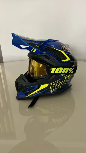 Capacete Pro Tork e óculos 100%