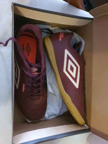 Chuteira umbro footballer nova nunca usada salão tamanho 43
