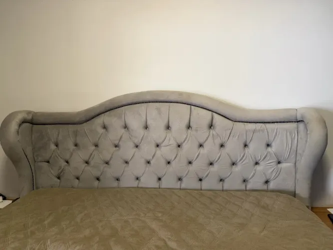 Cabeceira suede, cinza, capitonê, para colchão King size 1.93 x 2,03