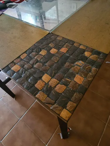 Mesa de jantar com tampo de vidro 1,40 x 1,40 com detaalhes em mosaico