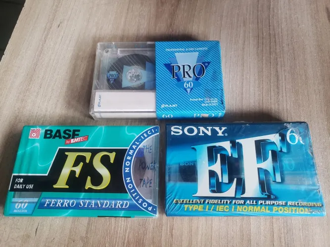 Fitas Cassete Lacradas 25,00Cada.