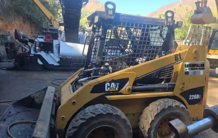 Mini Carregadeira Caterpillar 226B3