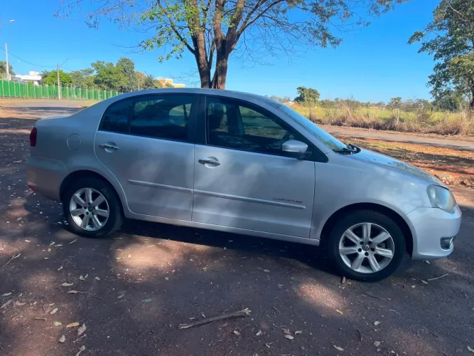 Volkswagen Polo Sed. Comfort. 1.6 MI Tot. Flex 8V 2012