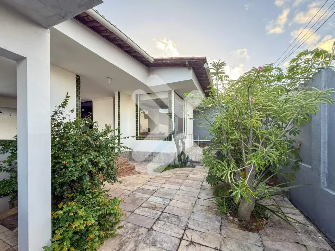 Casa à venda em Capim Macio (Natal/RN) - Comercial ou Residencial