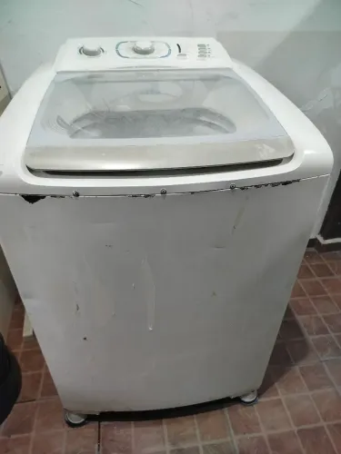 Máquina de lavar Eletrolux 15,2 kg usada excelente para o dia a dia funcionando
