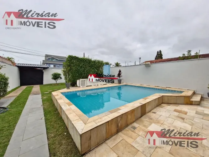 Casa em 2 lotes com piscina perto da praia 2 casas com frente para 2 ruas 500m2 de terreno
