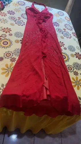 Vestido festa vermelho longo. Marca Grapete Collection. Usado. Frente única bordado.babado