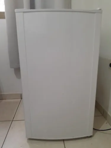 Vende-se frigobar eletrolux Gold Drink 122 litros