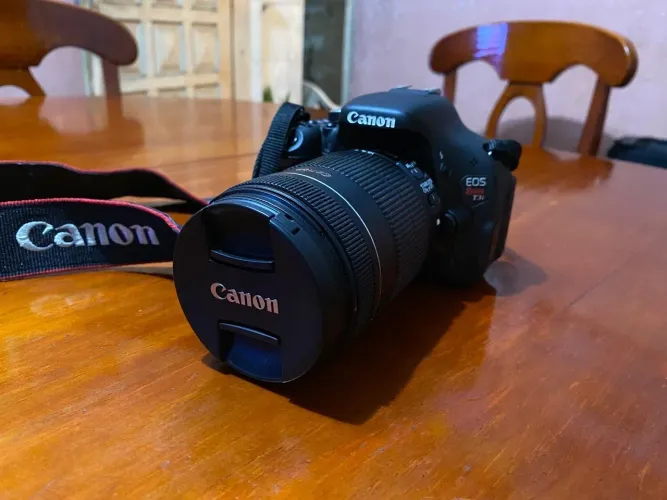Canon EOS Rebel T3i + Lente 18-135mm