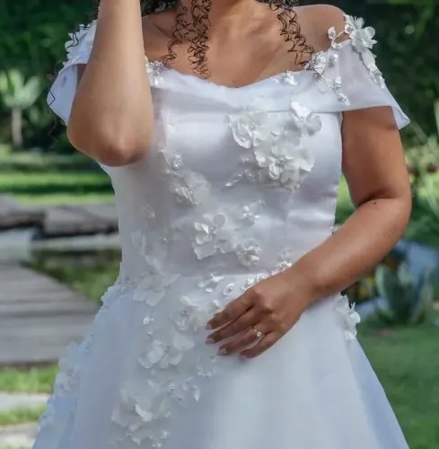 Vestido de noiva, usado somente uma vez. Sobre medida, 42-44