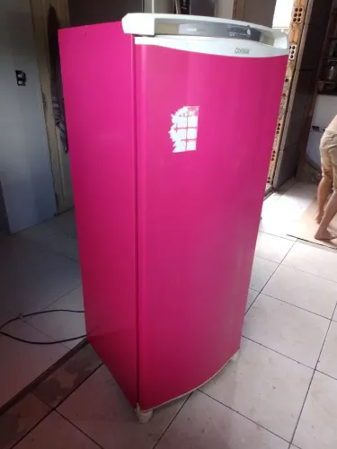 GELADEIRA CÔNSUL FROST FREE GELO SECO USADA COM MARCAS DE USO PORÉM GELANDO PERFEITAMENTE