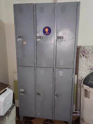 Armário 6 portas de ferro