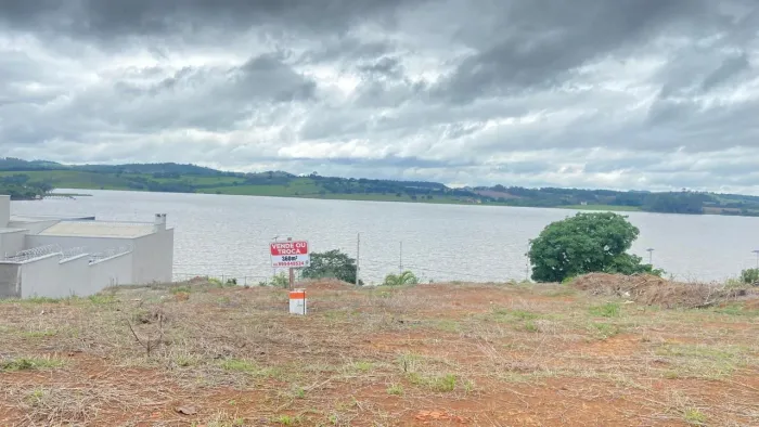 TERRENO DE FRENTE PRO LAGO (condomínio Fechado)