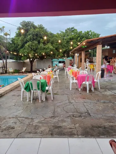350R$. Espaço para eventos. Piscina grande. Bairro Mecejana