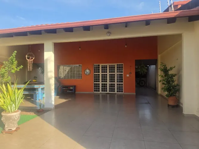 VENDO CASA próxima ao shopping