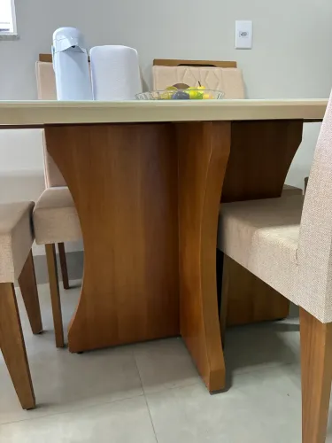 Mesa de jantar 6 lugares (madeira maciça)