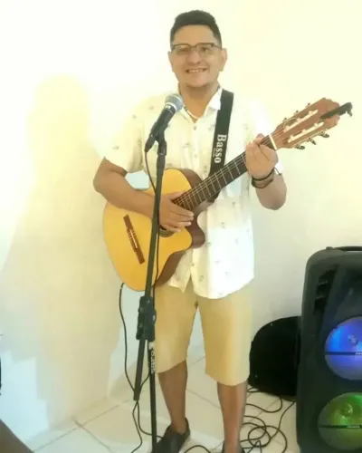 Cantor (MPB, regionais e outros estilos).