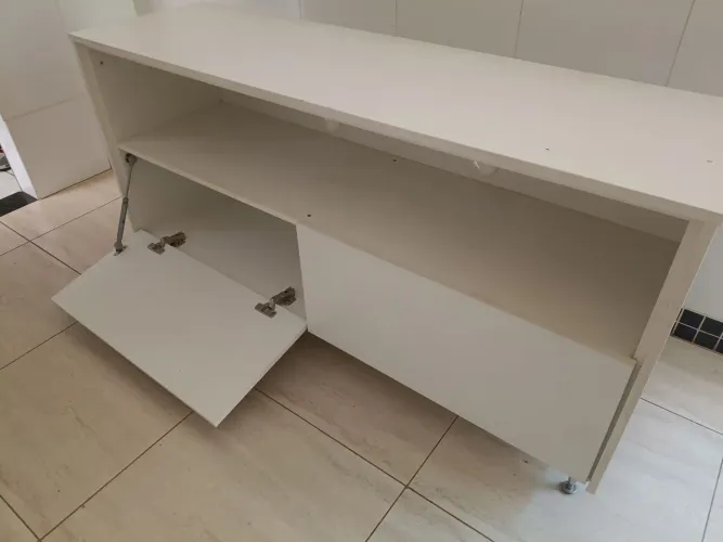 Rack MDF Resistente com pé e gavetas