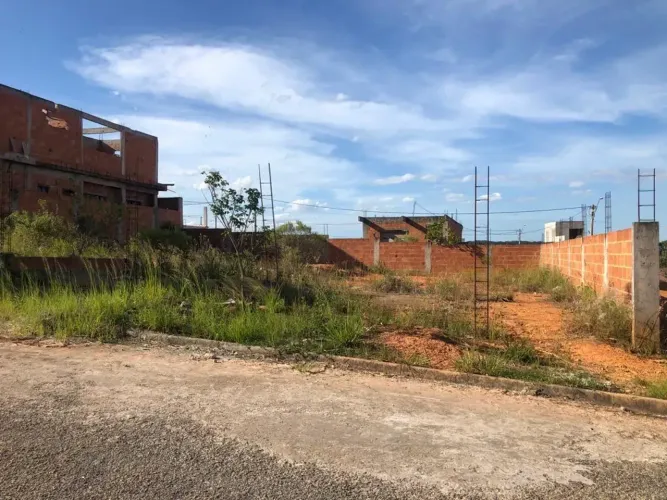Lote de 200 M² , plano rua asfaltada, Atlântico Norte - Macaé - RJ
