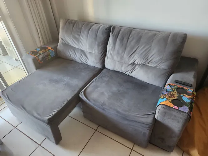 Sofá retrátil cinza 3 lugares