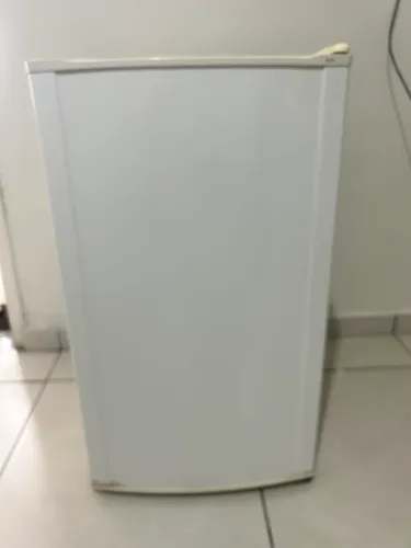Frigobar Electrolux 220v