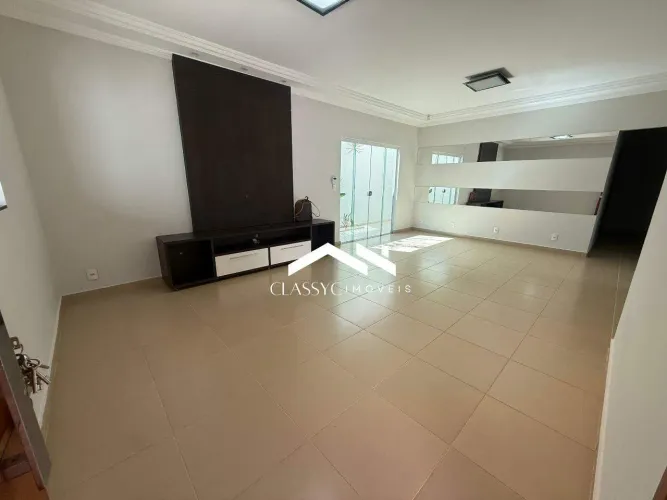 Casa com 3 Quartos (1 Suíte) em Jardim Inconfidência, Uberlândia - 180 m², 3 Vagas, Espaço