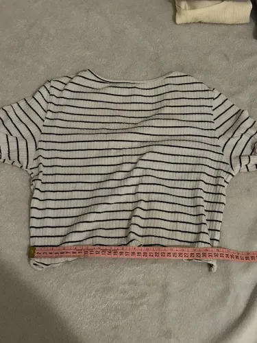 Cropped Branco e Preto listrado da Bluesteel tamanho M