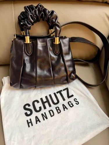 Bolsa Schutz Mini Tote Lorena Soft Couro Preta