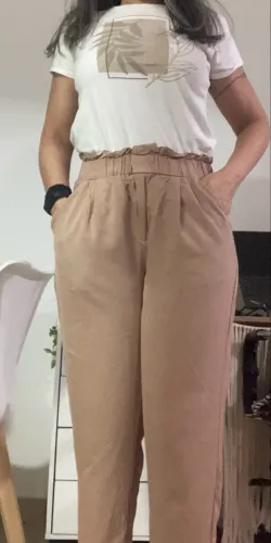 Calça feminina bege clochard