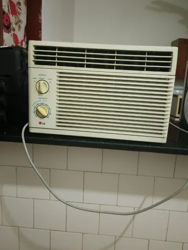 Vendo Ar condicionado LG (8000Btus)R$600,00 gelando.